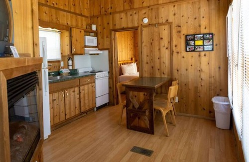 Cadiz Cottage | Lakefront Family Fort 81 - Dog Friendly
