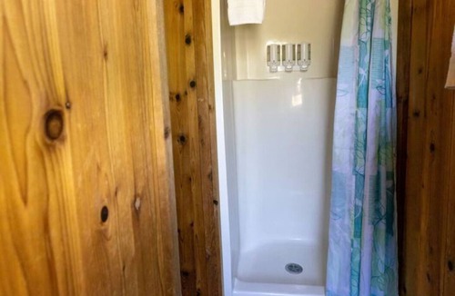 Cadiz Cottage | Lakefront Family Fort 81 - Dog Friendly