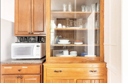 Cleveland House | Lakefront Family Getaway - Kayak - BBQ - Pet friendly
