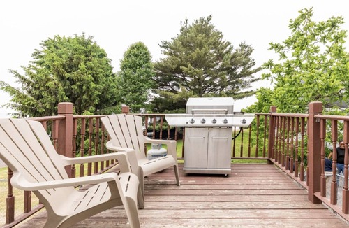Cleveland House | Lakefront Family Getaway - Kayak - BBQ - Pet friendly