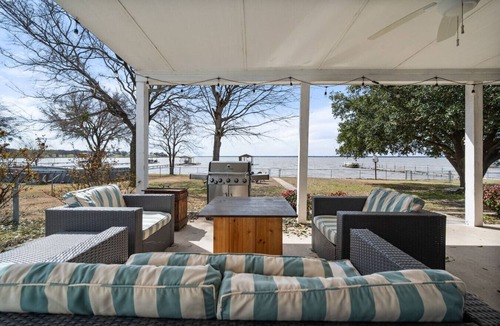 Kemp House | Lakefront Family Retreat– Private Dock & Fire Pit​