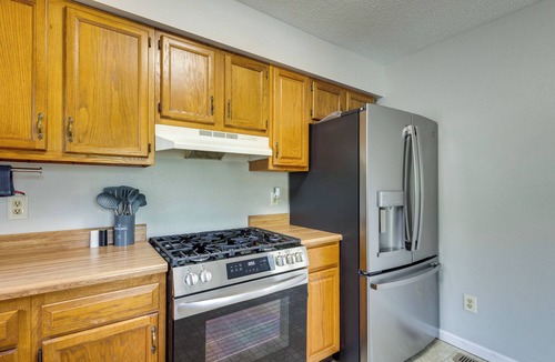 Pontoon Beach House | Lakefront Family Home 13 Mi From Gateway Arch!