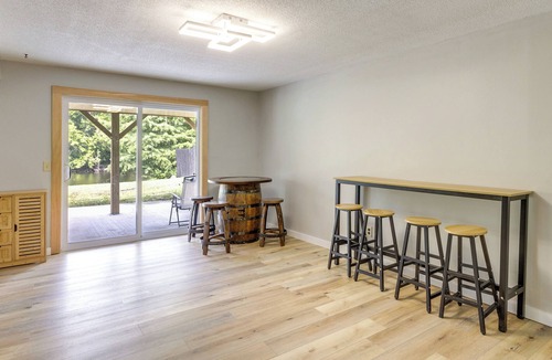 Pontoon Beach House | Lakefront Family Home 13 Mi From Gateway Arch!