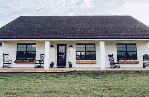 Robinson Other | Lakefront Farmhouse just minutes from Magnolia Silos, Downtown, Shopping &Baylor