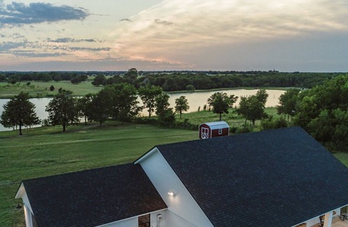 Robinson Other | Lakefront Farmhouse just minutes from Magnolia Silos, Downtown, Shopping &Baylor