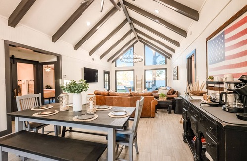 Riverside Cottage | Lakefront | Fire Pit | Dogs Welcome | Dockside Den