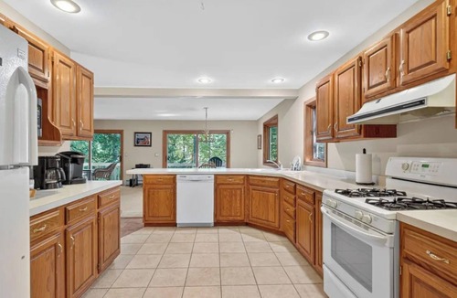 Lake Luzerne-Hadley House | Lakefront Fireplace Sleeps 10 Near Ski EV Charger