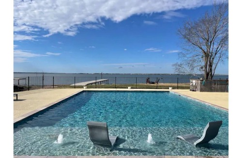 Kerens RV Rental | Lakefront Fires & Fishing, Splashes & Sunsets