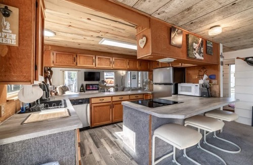 Bayview House | Lakefront Float Home with Huge Deck & Water Toys