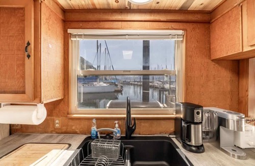 Bayview House | Lakefront Float Home with Huge Deck & Water Toys