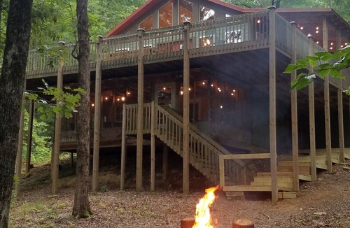 Heber Springs House | Lakefront, Forested, 4 bed/2 bath, Ping Pong, Pool Table, Kayaks, Wifi, No Pets.