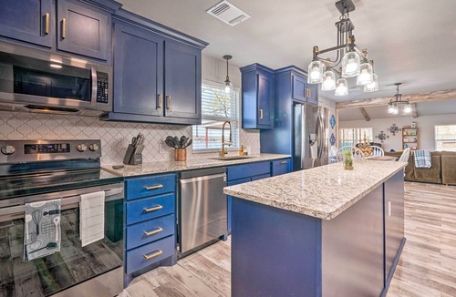 Fort Towson House | Lakefront Fort Towson Home: Private Dock & 3 Decks