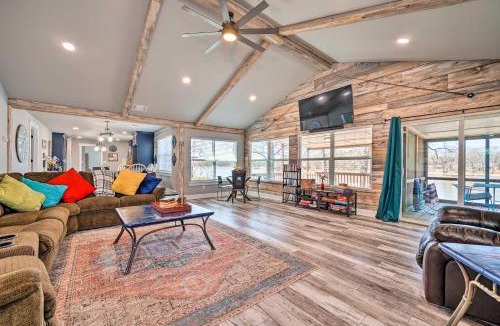Fort Towson House | Lakefront Fort Towson Home: Private Dock & 3 Decks