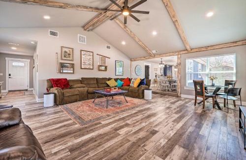 Fort Towson House | Lakefront Fort Towson Home: Private Dock & 3 Decks