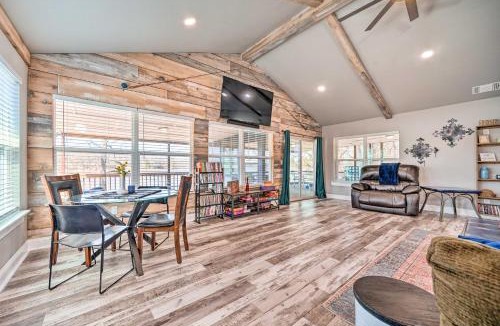 Fort Towson House | Lakefront Fort Towson Home: Private Dock & 3 Decks