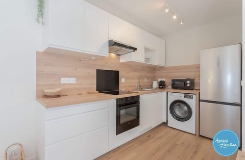 Menthon-Saint-Bernard Apartment | Lakefront T2 Apartment – Rive du Lac