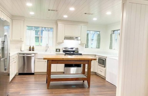 Whitney House | Lakefront fun for 14+pets w/game room deck sunsets