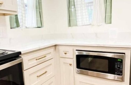 Whitney House | Lakefront fun for 14+pets w/game room deck sunsets