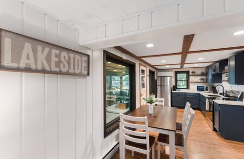 New Richmond Cabin | Lakefront Fun! Kayaks, Fire Pit & Bunkhouse!