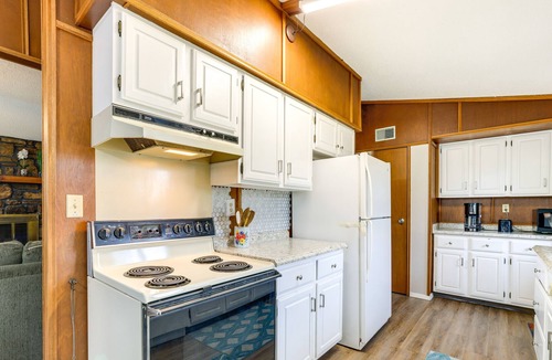 Lost Bridge Village House | Lakefront Garfield Retreat w/ Deck, Patio, & Views