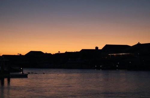 Discovery Bay House | Lakefront Gem: Private Dock