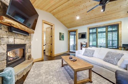 Glenville House | Lakefront Gem w/Fire Pit in Chinquapin Resort!