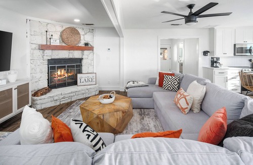Graford House | Lakefront Gem w/Hot Tub & Game Room in Graford