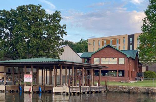 Lake Hamilton House | Lakefront Gem with Docks in Hot Springs!