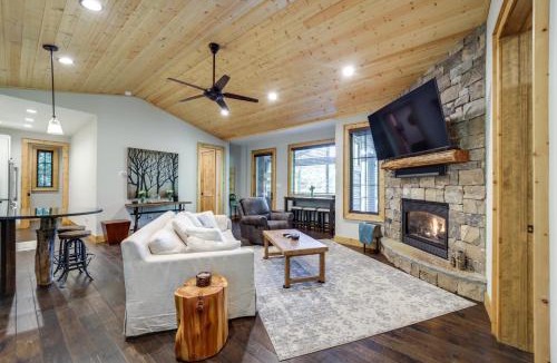 Glenville House | Lakefront Gem with Fire Pit in Chinquapin Resort!