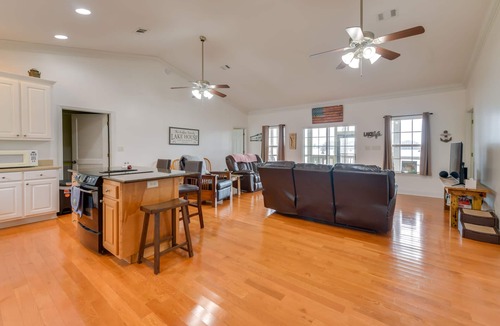 Cobb House | Lakefront Georgia Escape w/ Fire Pit & Boat Dock!