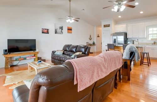 Cobb House | Lakefront Georgia Escape w/ Fire Pit & Boat Dock!