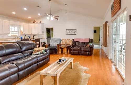 Cobb House | Lakefront Georgia Escape w/ Fire Pit & Boat Dock!