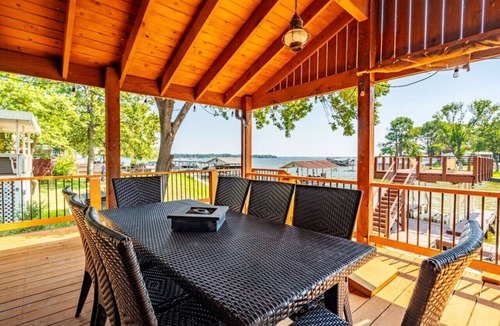 Mabank House | Lakefront Getaway: 360 Water View & Party Deck