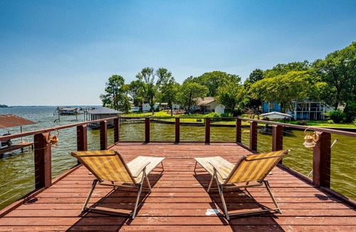 Mabank House | Lakefront Getaway: 360 Water View & Party Deck