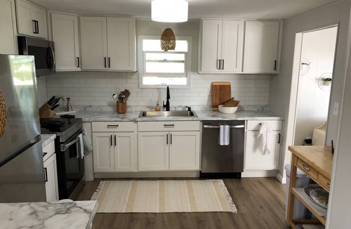 Mannsville House | Lakefront Getaway at Renshaw Bay