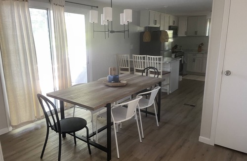 Mannsville House | Lakefront Getaway at Renshaw Bay