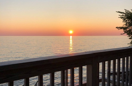 Mannsville House | Lakefront Getaway at Renshaw Bay