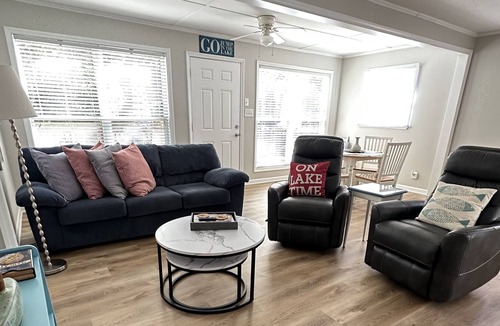 Norwood Cottage | Lakefront Getaway Cottage