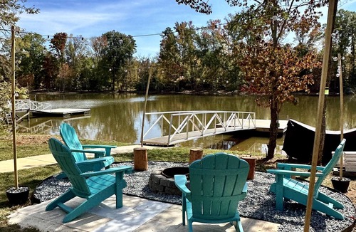 Southmont House | Lakefront Getaway: Dock, Kayaks, Fire Pit, 70" TV