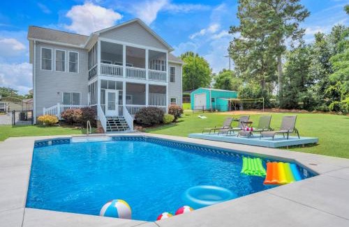 Greenwood House | Lakefront Getaway - Dock, Pool, Sunset, Games