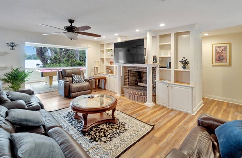 Seffner Community Alliance House | Lakefront Getaway - Luxurious Home - Pool & Games