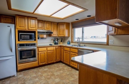 Moses Lake House | Lakefront Getaway. Private Waterfront Home with Dock and Sunroom.