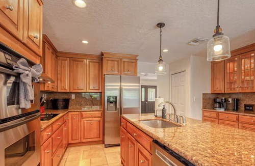 Oakland Park Villa | Lakefront Getaway 5BR/3BA Heated Pool Paradise