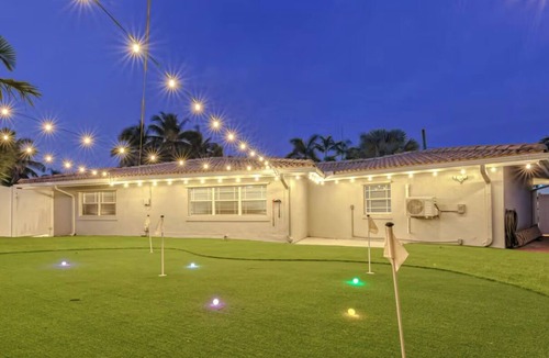 Oakland Park Villa | Lakefront Getaway 5BR/3BA Heated Pool Paradise