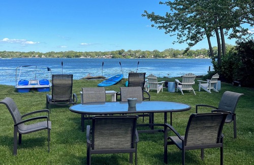 Round Lake House | Lakefront Getaway