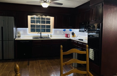 Senoia House | Lakefront Getaway