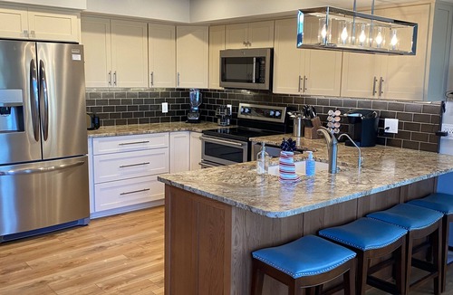 Shawnee Bend House | Lakefront Getaway for 14 guests