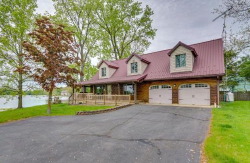 Athens House | Lakefront Getaway w/Fire Pit in Akron