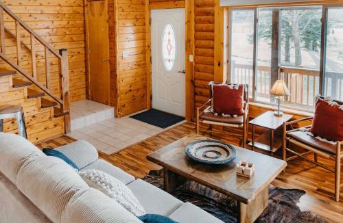 Athens House | Lakefront Getaway w/Fire Pit in Akron