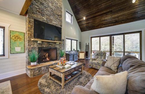 Glenville House | Lakefront Glenville Home w/Pickleball Access!